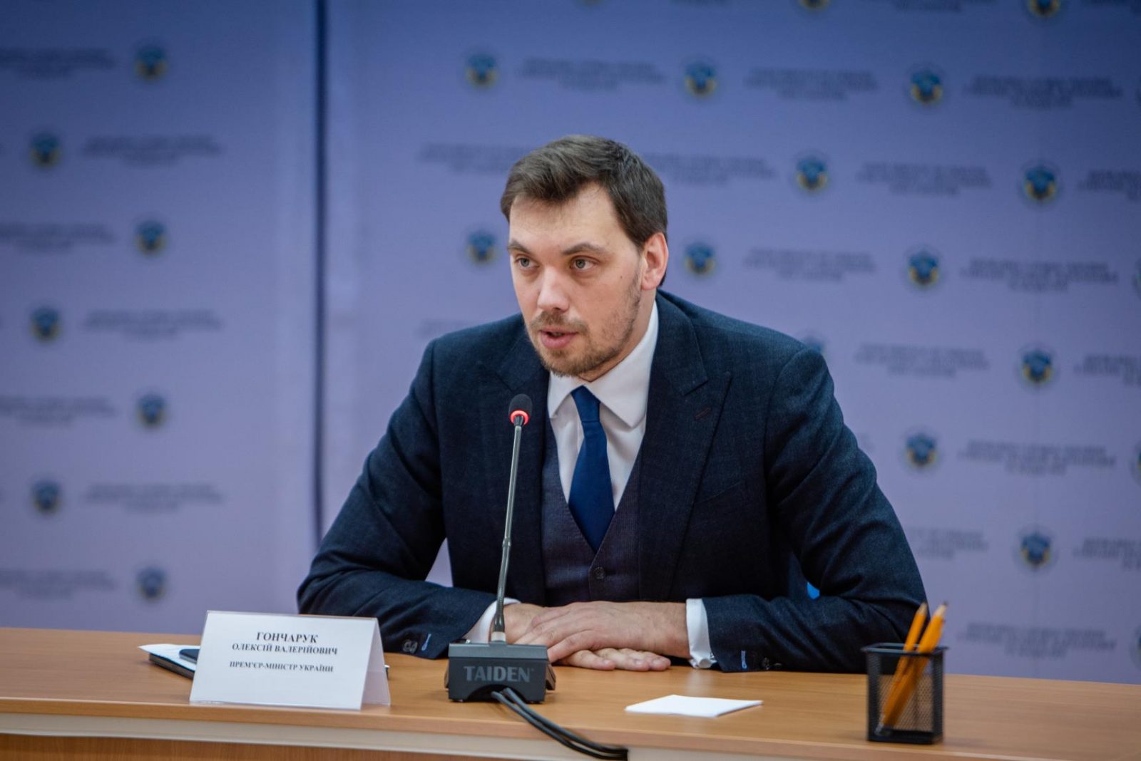 Премьер-министр планирует «сшить» Украину при помощи новых дорог