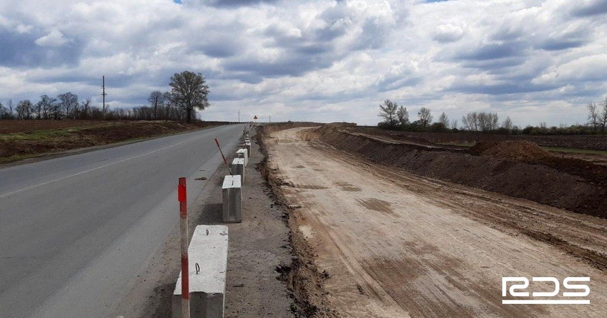 Продовжується будівництво бетонної дороги Н-31 у Полтавській області