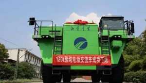 Китай виробляє перший у світі кар'єрний самоскид масою 120 тонн з акумуляторами CATL