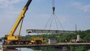 На новому мосту через Північно – Кримський канал змонтовано нову металеву прогонову будову