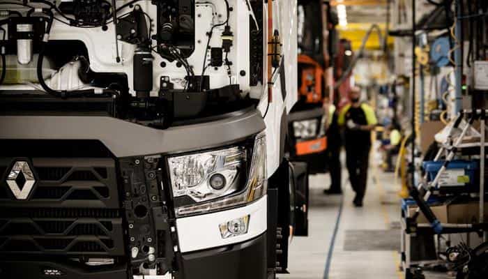 Renault Trucks дає можливість усім бажаючим спостерігати онлайн за створенням вантажівок на заводі Renault в Бург-ан-Бресс