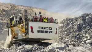 Гірський екскаватор Liebherr R 9600 готовий працювати цілодобово, без вихідних і свят