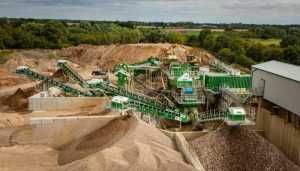 Новітня установка з перероблення відходів ОСС виробництва компанії CDE в кар'єрі Martell's Quarry компанії SRC неподалік від міста Колчестер в англійському графстві Ессекс.