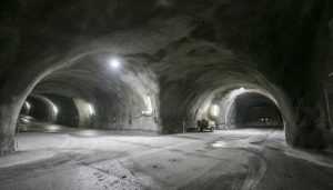 Важкі умови для виробництва робіт всередині тунелів вимагають використання міцної та високопродуктивної техніки.