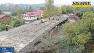 На Прикарпатті ремонтують 80- річний шляхопровід на дорозі Н-09 Мукачево - Львів