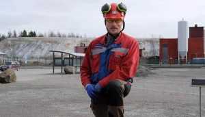 Янне Мюкканен, технік з обслуговування та ремонту обладнання на шахті Pyhäsalmi, бере участь в перевірках обладнання шахти, які компанія Metso проводить на регулярній основі.